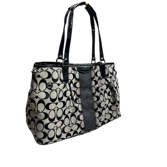 Classic Coach Signature Canvas Black & Tan Carryall
Satchel - Picture 1 of 9